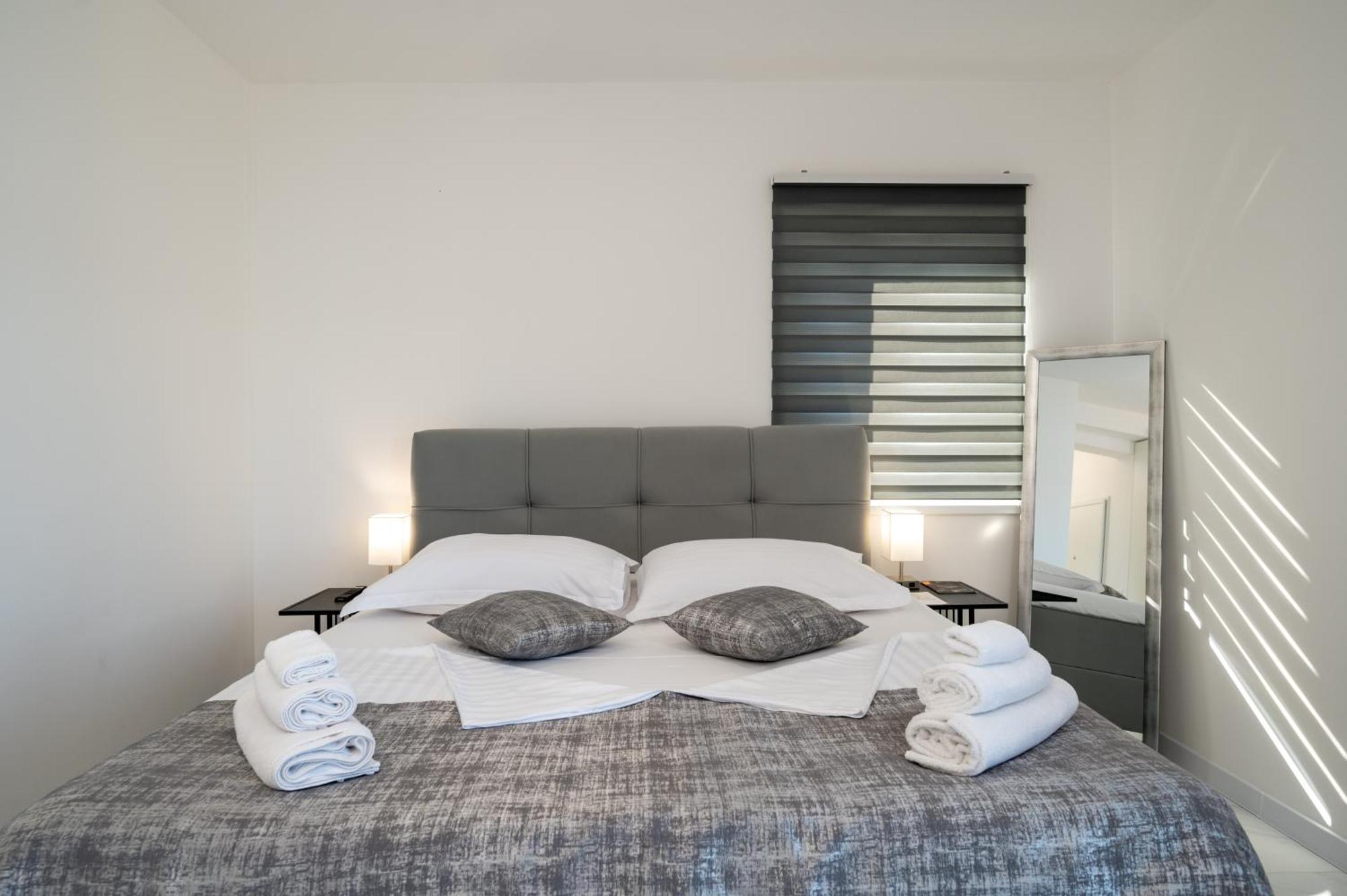 Apartments Filipo โตรกีร์ ภายนอก รูปภาพ