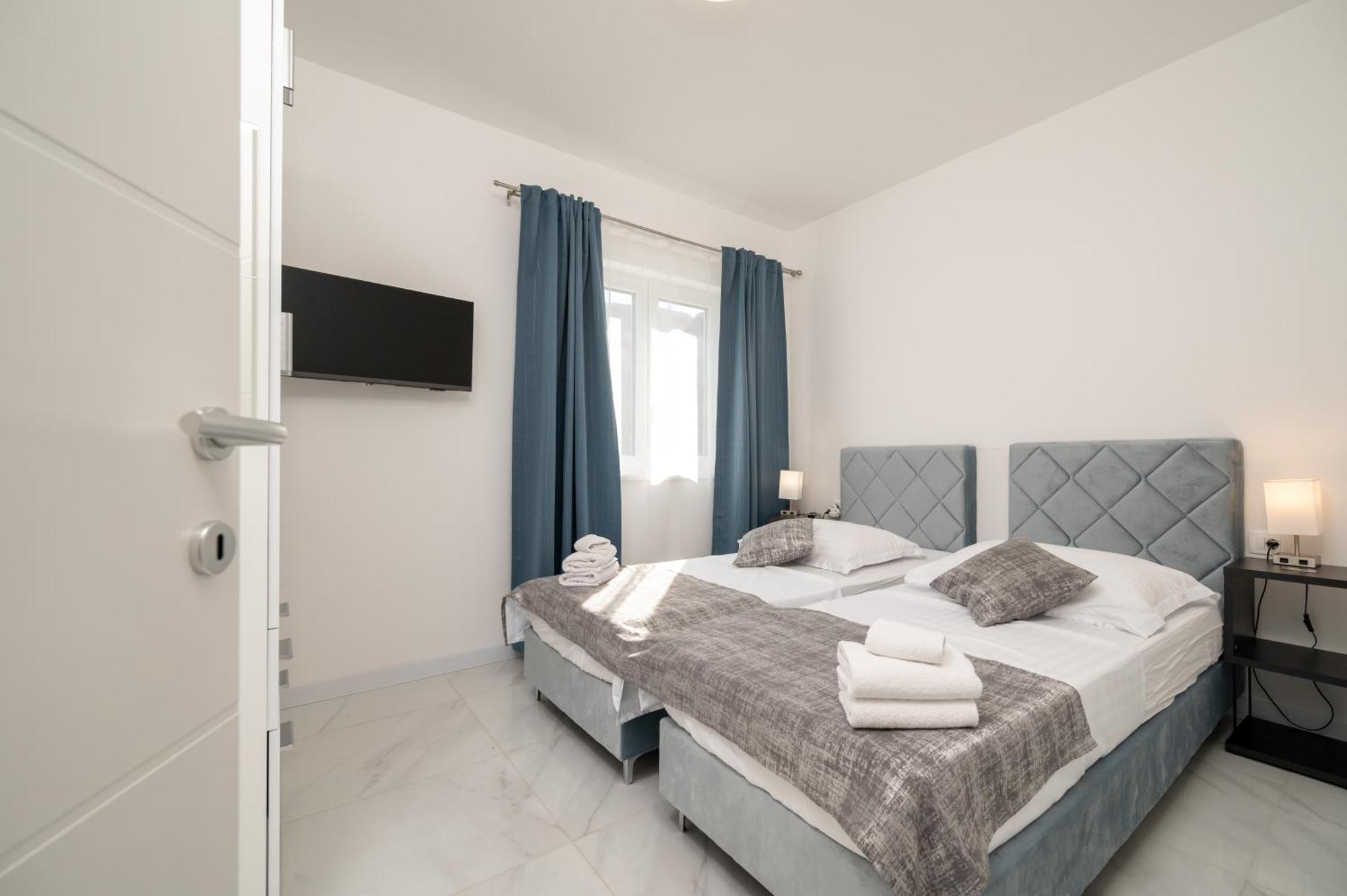 Apartments Filipo โตรกีร์ ภายนอก รูปภาพ