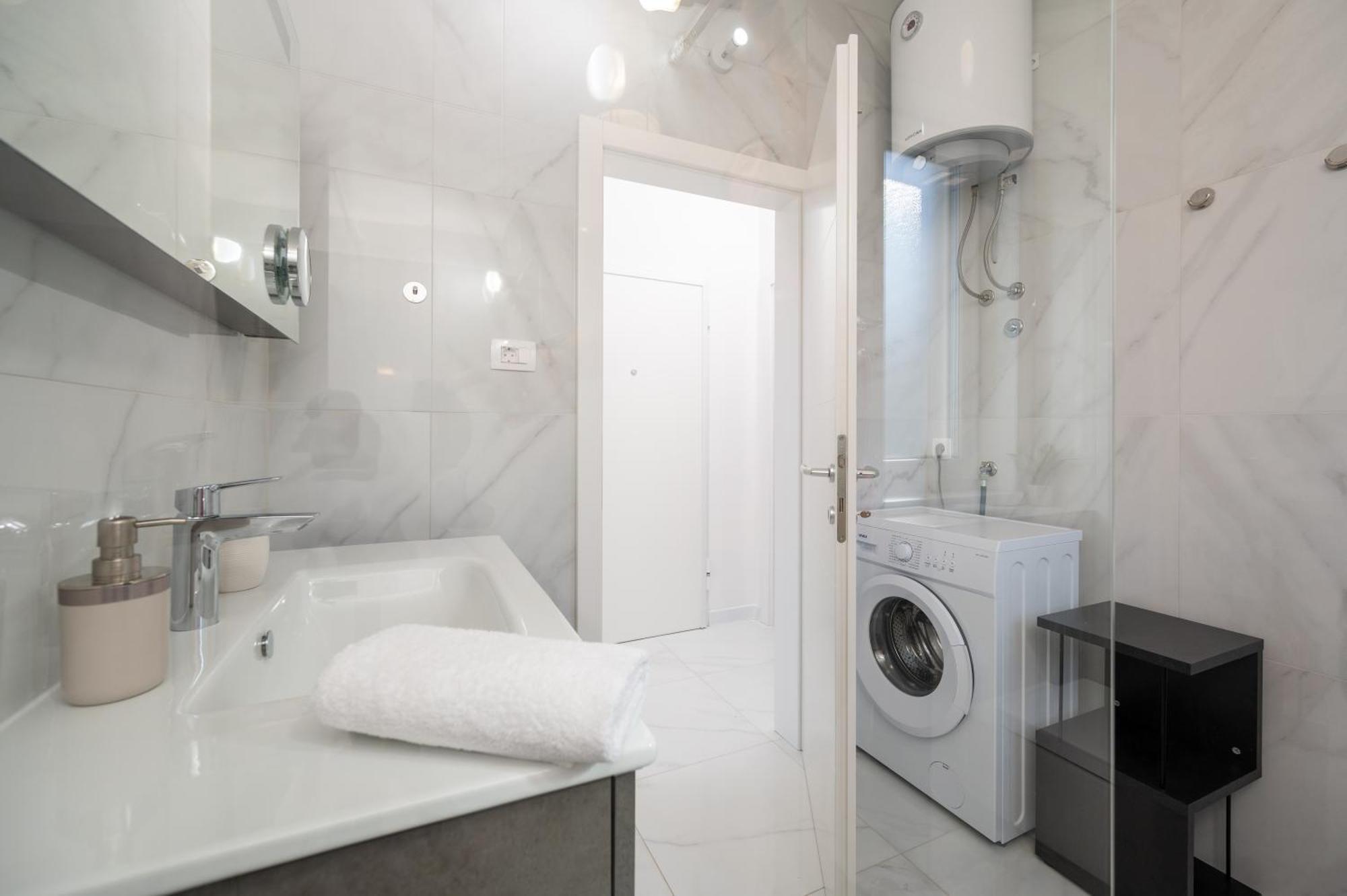 Apartments Filipo โตรกีร์ ภายนอก รูปภาพ